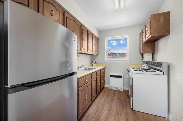 15 Beach Road 3D, Great Neck, NY 11023