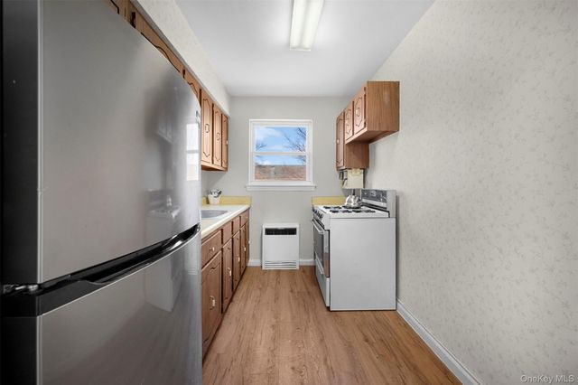 15 Beach Road 3D, Great Neck, NY 11023