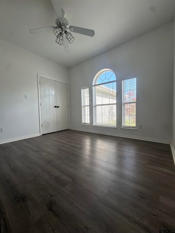 10845 Nashville Dr, Flint, TX 75762