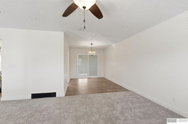 720 Leprechaun Lane, Papillion, NE 68046