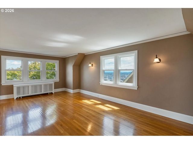294 Nw MACLEAY Blvd, Portland, OR 97210