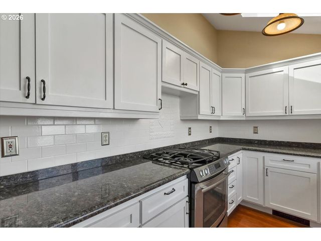 294 Nw MACLEAY Blvd, Portland, OR 97210
