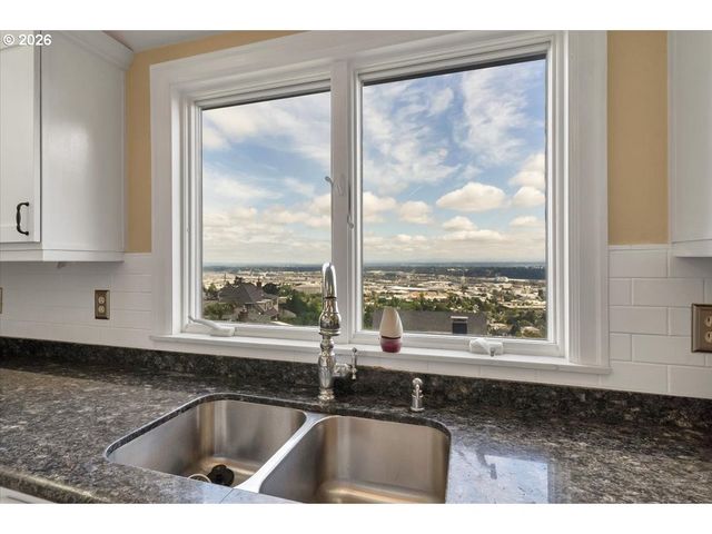 294 Nw MACLEAY Blvd, Portland, OR 97210