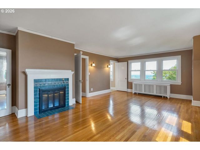 294 Nw MACLEAY Blvd, Portland, OR 97210