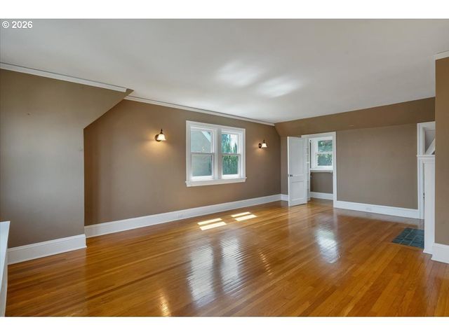 294 Nw MACLEAY Blvd, Portland, OR 97210