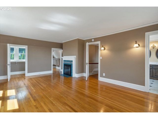 294 Nw MACLEAY Blvd, Portland, OR 97210