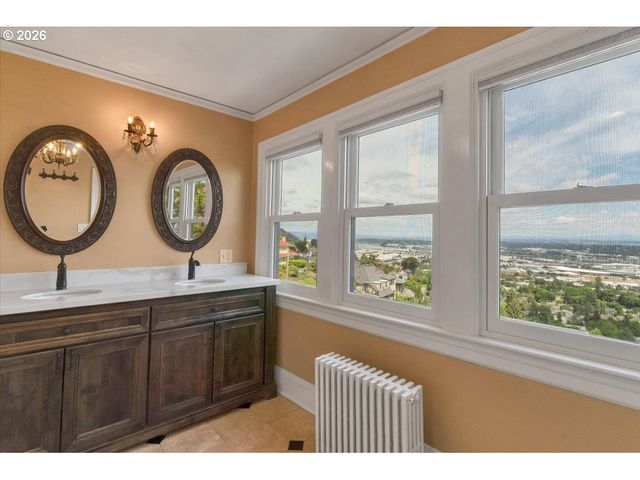 294 Nw MACLEAY Blvd, Portland, OR 97210