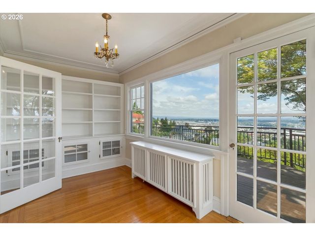 294 Nw MACLEAY Blvd, Portland, OR 97210