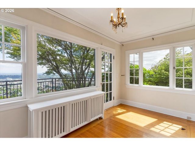 294 Nw MACLEAY Blvd, Portland, OR 97210