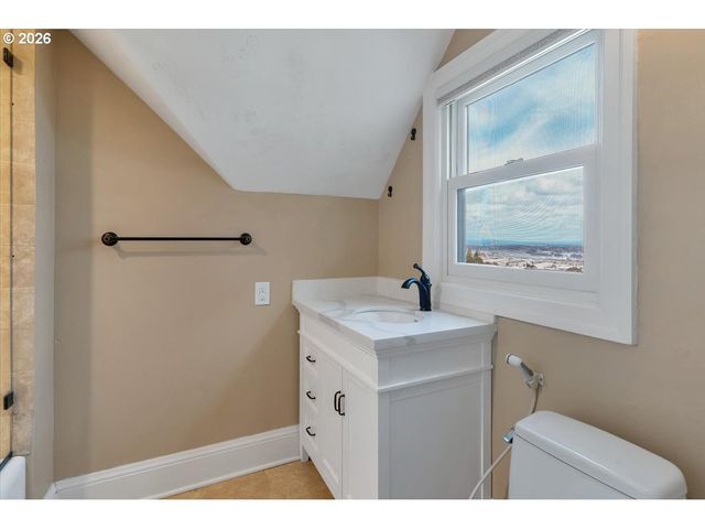 294 Nw MACLEAY Blvd, Portland, OR 97210