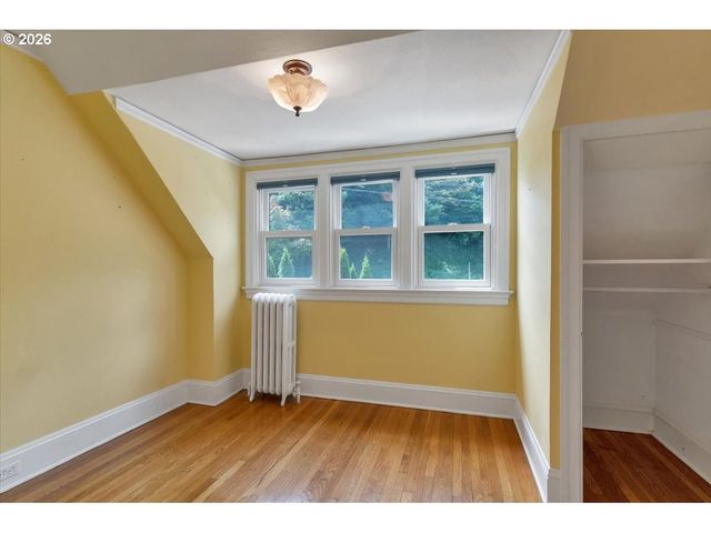 294 Nw MACLEAY Blvd, Portland, OR 97210