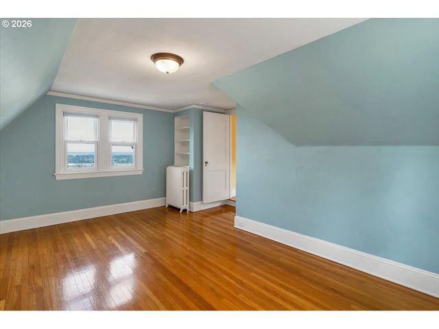 294 Nw MACLEAY Blvd, Portland, OR 97210