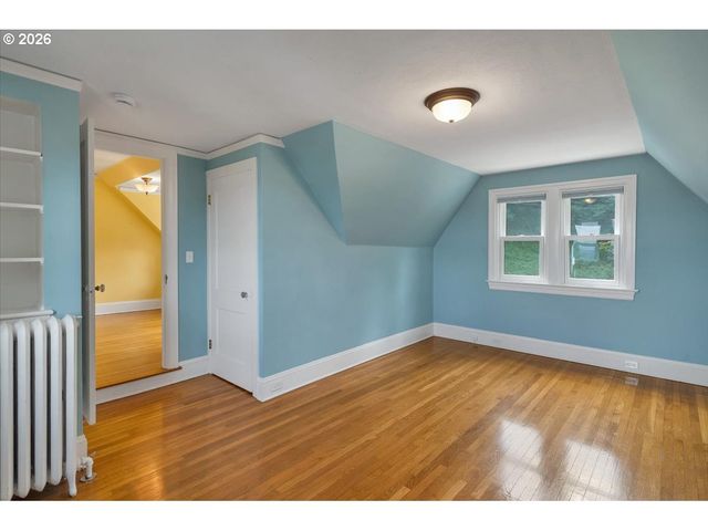 294 Nw MACLEAY Blvd, Portland, OR 97210