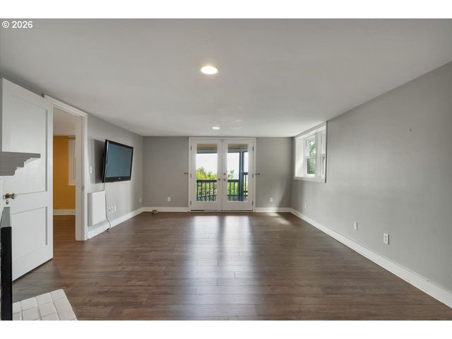 294 Nw MACLEAY Blvd, Portland, OR 97210