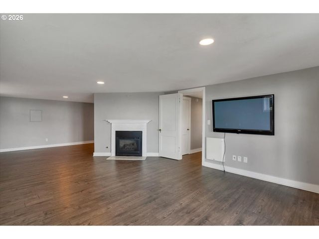 294 Nw MACLEAY Blvd, Portland, OR 97210