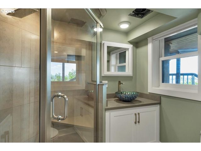 294 Nw MACLEAY Blvd, Portland, OR 97210