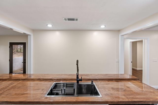 705 Richmond Rd Loop 1, Lancaster, KY 40444