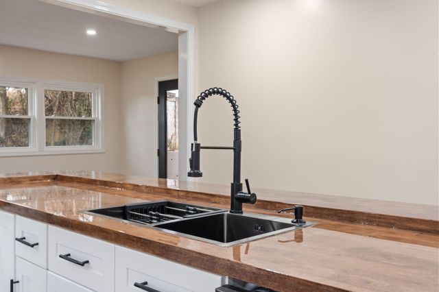 705 Richmond Rd Loop 1, Lancaster, KY 40444