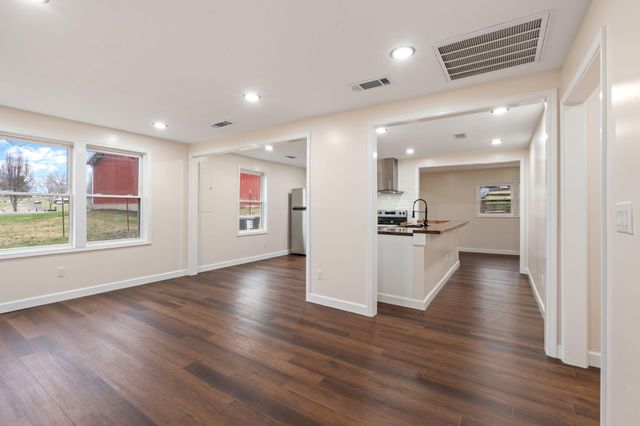 705 Richmond Rd Loop 1, Lancaster, KY 40444