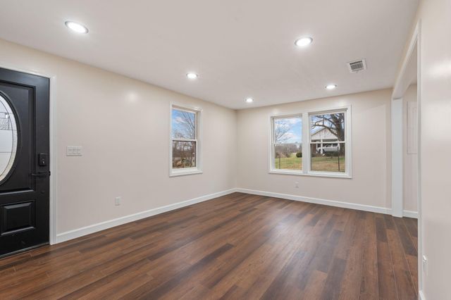 705 Richmond Rd Loop 1, Lancaster, KY 40444