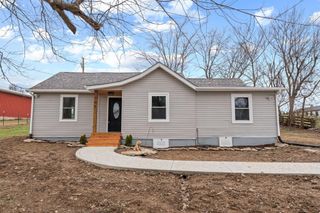 705 Richmond Rd Loop 1, Lancaster, KY 40444