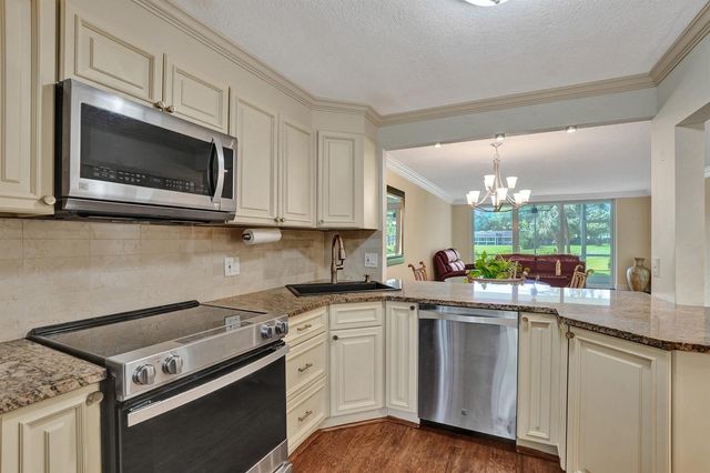 3621 Oaks Clubhouse Drive 101, Pompano Beach, FL 33069