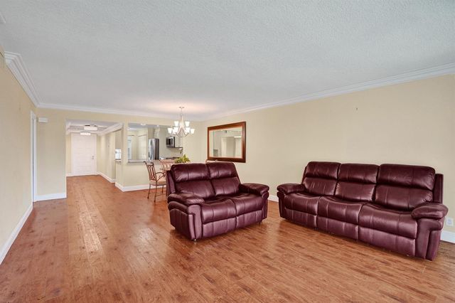 3621 Oaks Clubhouse Drive 101, Pompano Beach, FL 33069