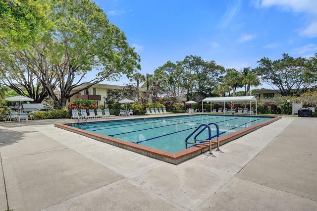 3621 Oaks Clubhouse Drive 101, Pompano Beach, FL 33069