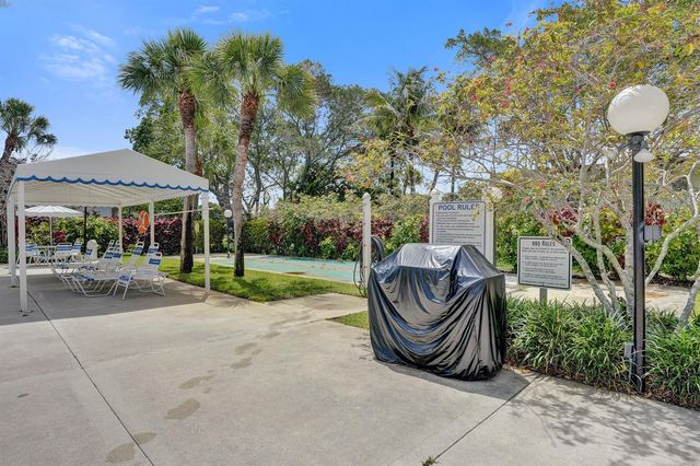 3621 Oaks Clubhouse Drive 101, Pompano Beach, FL 33069
