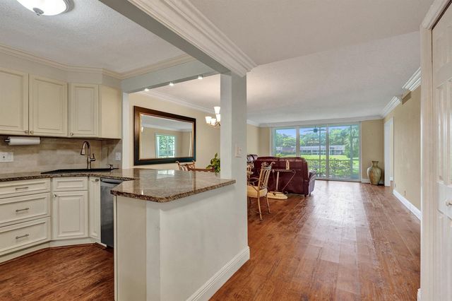 3621 Oaks Clubhouse Drive 101, Pompano Beach, FL 33069