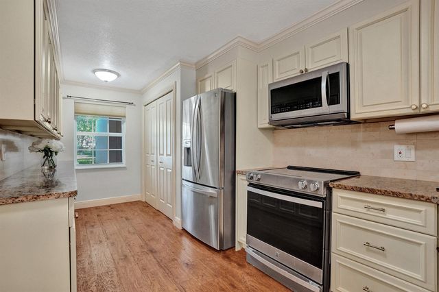 3621 Oaks Clubhouse Drive 101, Pompano Beach, FL 33069