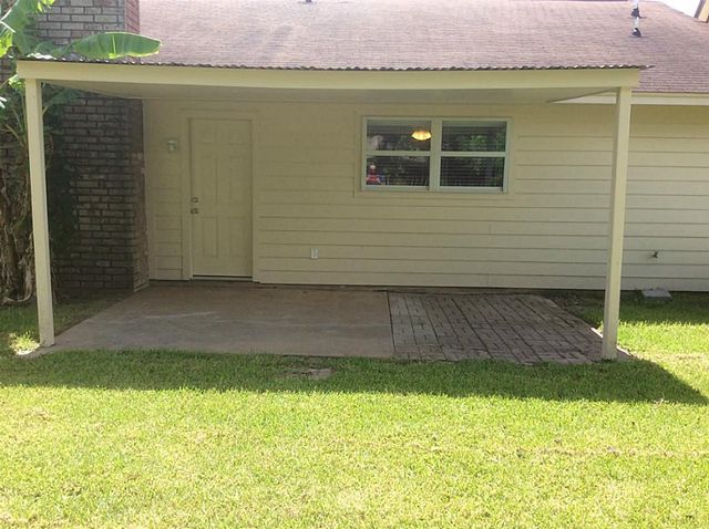 5 Lazybrook Street, Angleton, TX 77515