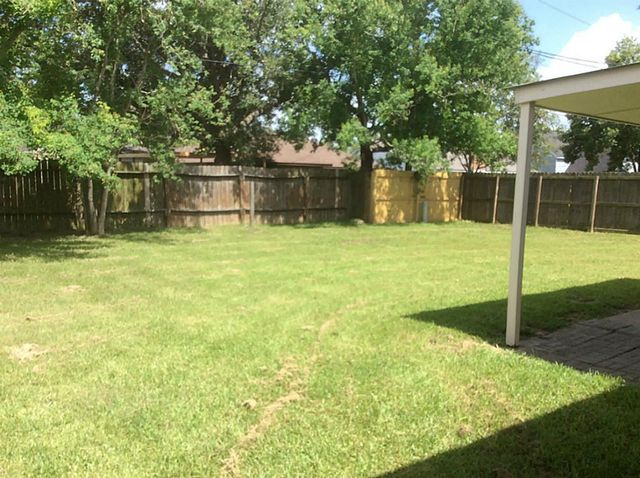 5 Lazybrook Street, Angleton, TX 77515