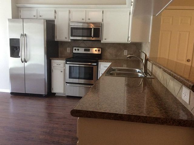 5 Lazybrook Street, Angleton, TX 77515