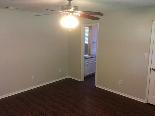 5 Lazybrook Street, Angleton, TX 77515