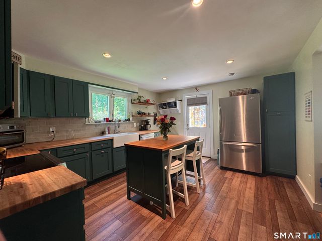 16 Cross Brook Road, Woodbury, CT 06798
