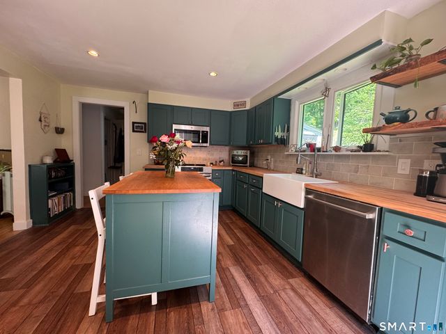 16 Cross Brook Road, Woodbury, CT 06798