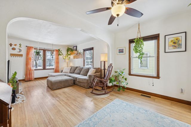 3925 Perry Avenue N, Robbinsdale, MN 55422