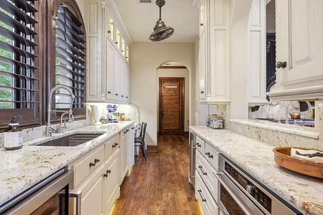 8 Meadowlake Drive, Heath, TX 75032