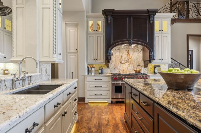 8 Meadowlake Drive, Heath, TX 75032