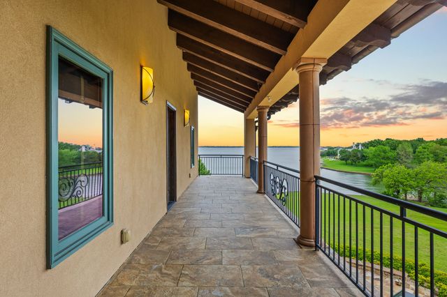 8 Meadowlake Drive, Heath, TX 75032