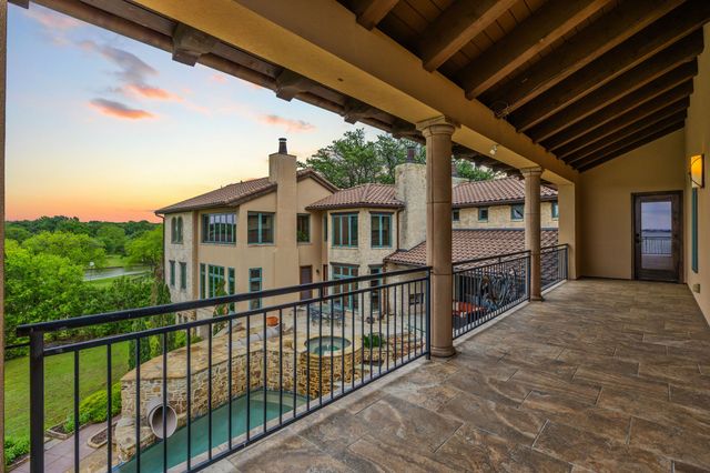 8 Meadowlake Drive, Heath, TX 75032