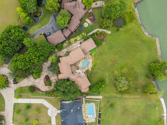 8 Meadowlake Drive, Heath, TX 75032