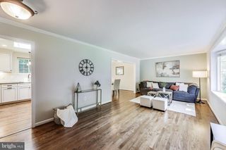 5208 GAINSBOROUGH DR, Fairfax, VA 22032