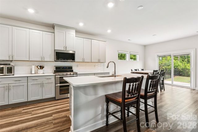 1071 Amberley Crossing Drive, Belmont, NC 28012
