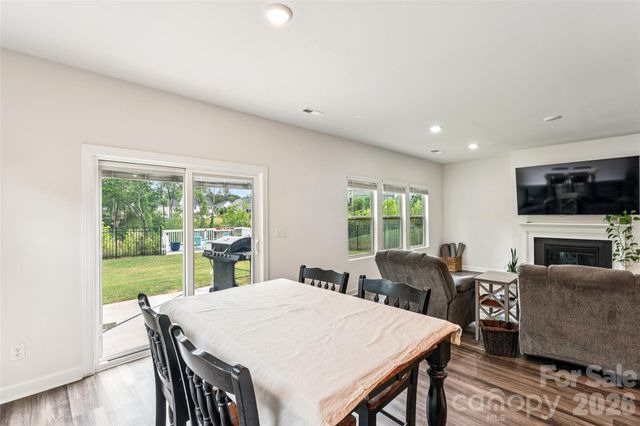 1071 Amberley Crossing Drive, Belmont, NC 28012