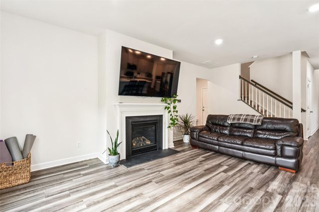 1071 Amberley Crossing Drive, Belmont, NC 28012