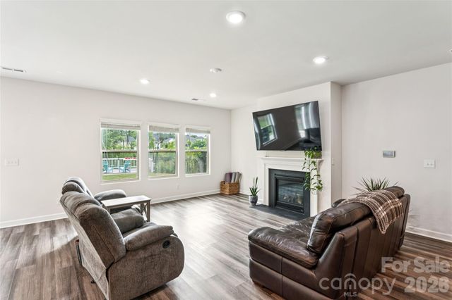 1071 Amberley Crossing Drive, Belmont, NC 28012