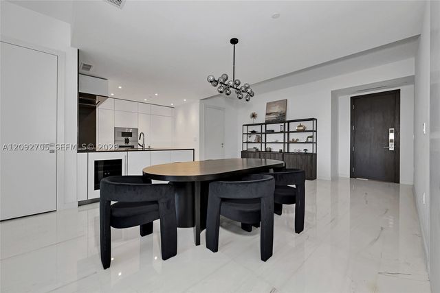 300 Biscayne Blvd Way 2809, Miami, FL 33131