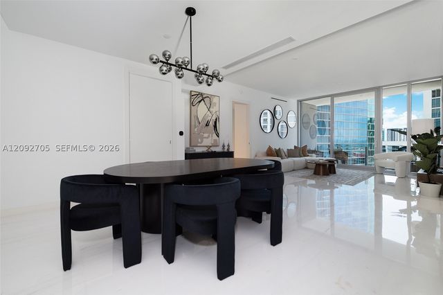 300 Biscayne Blvd Way 2809, Miami, FL 33131